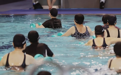 【韓国】「低所得者ほど清潔でない」「所得で水質が決まる」…韓国スイミング施設「利用規則」の差別的掲示に非難殺到