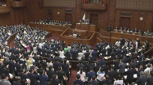 【政治】野党提出の「ガソリン減税」法案が衆院通過　与党の怒号が飛び交う中
