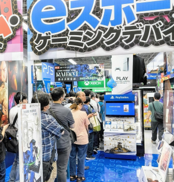 【画像】Switch2ゲリラ販売にも関わらずヨドバシPS5コーナーに大行列が出来る