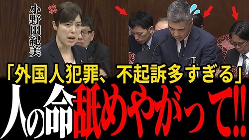 【悲報】外国人、銃を持って堂々と公道をうろつく