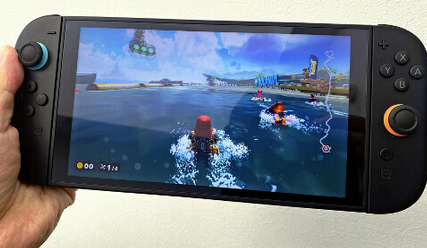 読売新聞「Switch2、10分遊んだだけで腕が疲れた。重すぎ端末はゲームどころではなくなる」