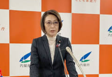 【X】こども家庭庁・三原じゅん子大臣「駅や百貨店、様々なイベント会場・施設等での、女性用トイレの長い行列改善に向けて取り組みます」