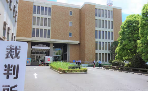 【裁判】性犯罪クルド人男に懲役8年判決「反省全くない」法廷で刑務官に頭突き、親族は大声で騒ぐ