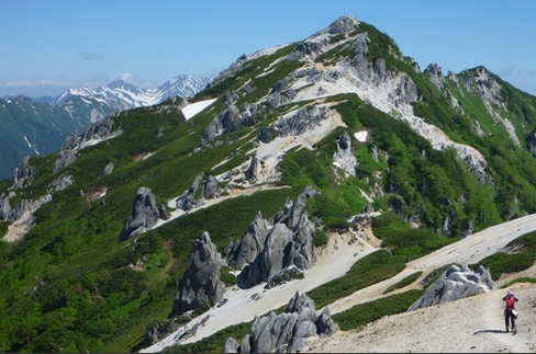 【北アルプス燕岳】崖下20mに落としたモバイルバッテリーを取りに行ったら「登山道から外れ、登れなくなった」東京都の男性（41）を救助