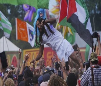 英国最大のフェスで出演者が「パレスチナに自由を」「IDF(イスラエル軍)に死を」 →アメリカがビザ取り消し