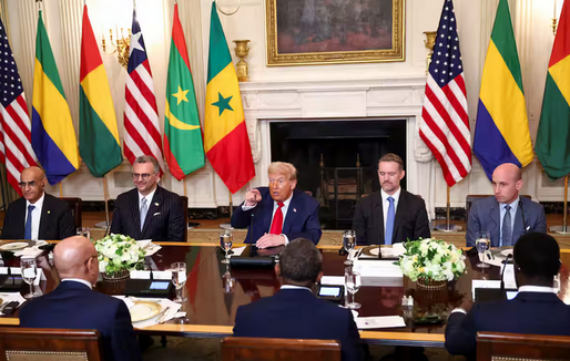 【悲報】トランプ｢へ～､後進国のアフリカでも英語が話せるんだな｡どこで学んだんだい？｣→炎上