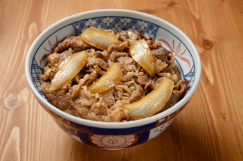 吉野家に行ったら「牛丼並500円」ほどでビックリ！ 昔は「280円」ほどだったけど…