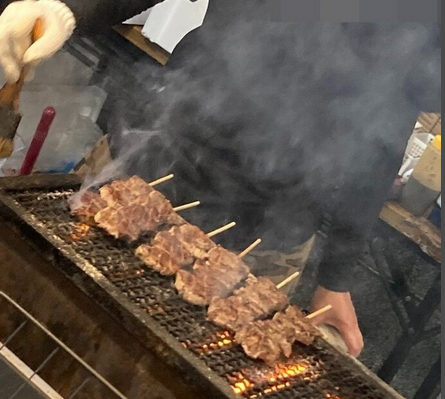 【夏祭り】「仙台牛タン800円」の屋台で出されたのは「豚タン」だった…店員に聞くと「豚です」と即答　SNSで大炎上