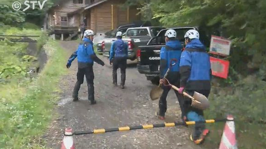 【速報】遺体を発見　安否不明の20代男性か　クマに襲われ藪に引きずり込まれる　北海道・羅臼岳