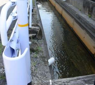 【鹿児島】温泉の街に盲点…源泉流れ込む水路に男性転落、全身やけど負い死亡　周辺は通学路、両親が対策訴え「知らない人多い」　指宿市
