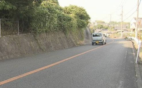 軽トラックの荷台に11人の男女… 横転し2人が重傷　運転していた18歳男性を過失運転致傷疑いで書類送検