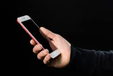 【北海道】「スマホ代ほしかった」コンビニで白昼堂々強盗未遂―31歳女が包丁突き付け現金要求…別事件でたまたま居合わせた警察官が取り押さえる…5分前には別の店でも強盗未遂事件があり関連調べる