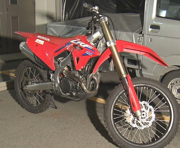【愛知】ナンバーやウインカー無しか…バイクに乗っていた17歳男子高校生が軽トラにはねられ死亡 夜の交差点を直進中