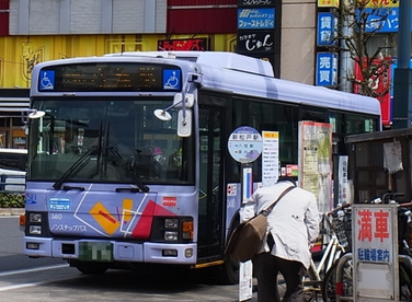【千葉県松戸市】線バスの車内で女子大学生の服の上から胸を撫でるなどしたうえ、バスを降りた女子大学生の後をつけ、路上で無理やりキス　バングラデシュ国籍の男逮捕
