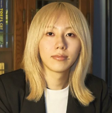 【エンタメ】父は俳優、母は歌手の岸谷蘭丸が自問自答「何したら七光りじゃなくなる？」「苦しい」
