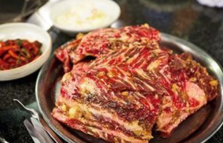 【韓国】「肉だけ食べる客はNG」「酒を頼まない客は来るな」…韓国「激安」焼き肉店主、正直すぎる本音に賛否