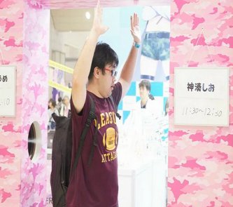 【コミケ】臭いで倒れた参加者も…運営も頭を悩ますコミケの激臭問題にアプローチ、消臭スプレーを噴きかけまくる「消臭防衛隊」に密着