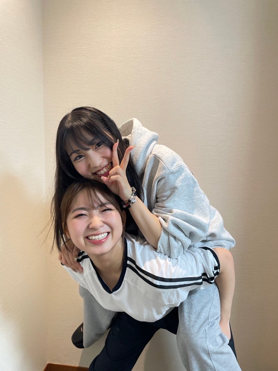 【朗報】有澤一華さん、リハ中に松永里愛に突然噛みつかれ赤面「情けない声出ちゃった」