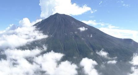 【静岡県警】台風が迫り来る富士山でフランス人女性2人が“強行”登山　風雨にさらされ低体温症に…県警の山岳遭難救助隊が雨のなか山頂へ向かい救助