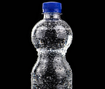 【しゅわしゅわ】炭酸水が歯にダメージ与える危険性指摘「1日に3本飲むなら見直すべき」英口腔保健財団の博士