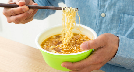 【食】カップ麺「後入れスープ」を先に入れてはいけない理由が思ったより深かった…メーカー広報が納得の解説