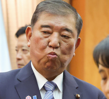 【乾杯】石破首相　ご成年祝う昼食会で主賓の悠仁さまより先にグラスに口をつける→マナー違反と波紋…「もう非常識過ぎて笑っちゃった」