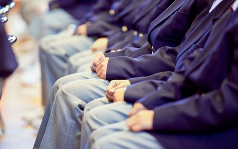 中高生の8割「女子がスラックス制服を着ていても違和感はない」