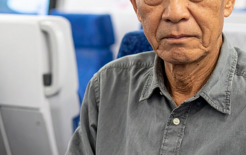 【社会】「私の若い頃はね…」新幹線で延々と話しかけてくる隣席の高齢男性を黙らせた“サラリーマンの一言”