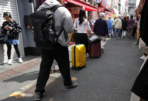【作家・雨宮処凛】日本人ファーストという言葉が登場して、わずか3カ月、日本人のタガが外れた、半年後、1年後、5年後はいったいどうなっているのだろう、そう思うと、目の前が暗くなってくる