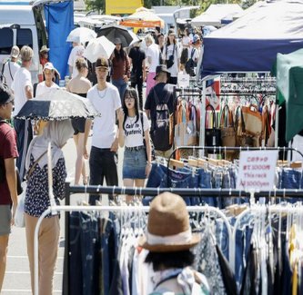 【節約】24年衣服代、バブル期から半減　月額3336円、共同通信分析