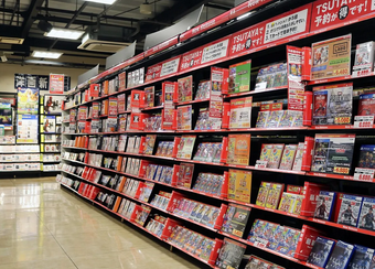 ゲーム屋にパッケージが並んでる光景自体が広告の役割をしてる部分もあると思うんだけど