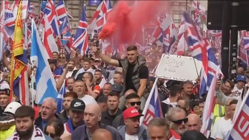 英国・スターマー首相「反移民デモの奴らさぁ、我が国の国旗ユニオンジャックを恐怖と分断の象徴に使うなよ」