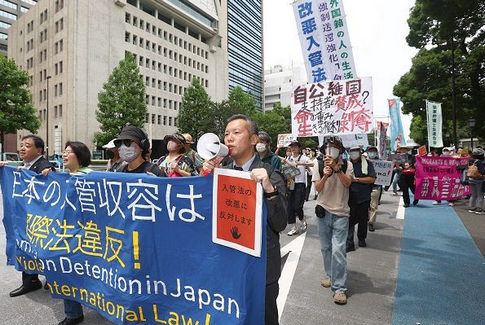 【政治・経済】外国人受け入れ拡大、経営トップの9割超「賛成」