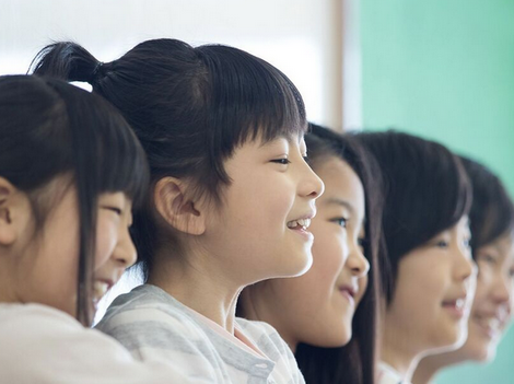 【社会】小学生に蹴られた男性教員が反射的に蹴り返したら減給…子どもは何でも許され「教員は我慢しろ」でいいのか