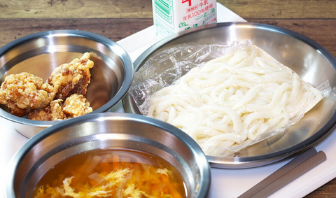 【社会】そろそろ「学校給食」は限界ではないか…「宗教」や「食物アレルギー」への対応を回避するアメリカではポピュラーな「方法」とは