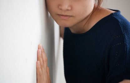【迷惑すぎる…】「毎朝5時40分に隣人の出勤で起こされる」隣人家族に我慢の限界、引っ越しを決意した女性
