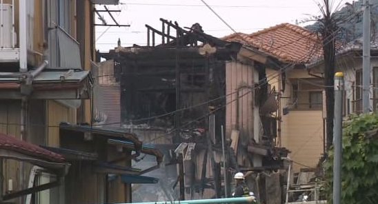 【群馬県】住宅に放火し計3棟を全焼させた疑い、外国籍の男女2人を逮捕