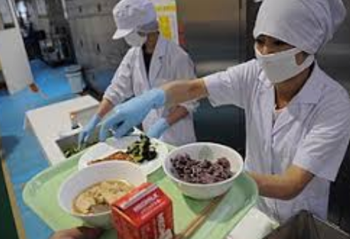 【大阪・和泉】常習的に給食用の日本酒飲む　調理員男性を懲戒免職