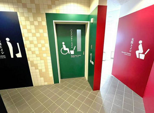 【国土交通省】駅の便器数、男性：女性は1：0.63 　行列解消にむけ指針作成へ