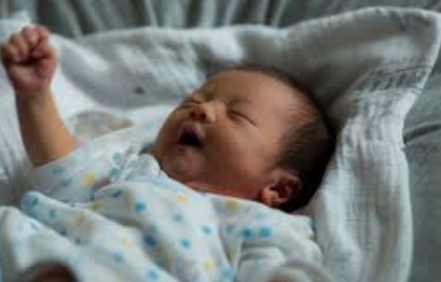 【少子化】上半期出生数、31万9千人　年間70万人割れの可能性