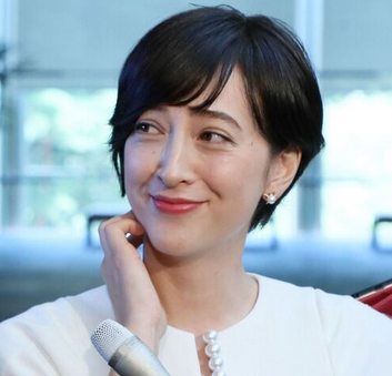 《被害総額35億円》滝川クリステル（48）のビジネスパートナーが“詐欺容疑”で刑事告訴された〈夫・進次郎氏と交流も…〉