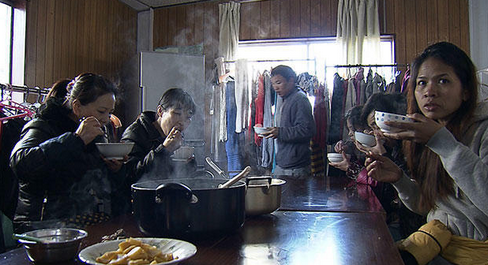 【国際】もはや大卒に何の意味が？ 借金して大学を出ても「商品を並べる仕事」しかない…英シティから警告の声