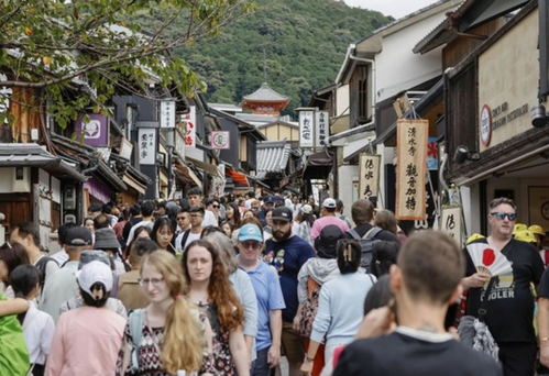 アメリカ人旅行者、京都の混雑がひどすぎてガッカリ
