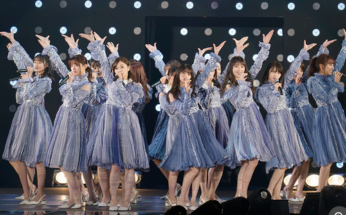 【乃木坂46】「制服で踊るだけのお遊戯会」…“辛辣批判” に賛同多数？　「おじさんがターゲット」若者人気に陰りか