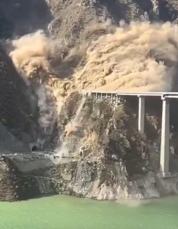 【中国】一瞬にして「巨大な橋が消えた」…「完成直後」の橋が崩落する瞬間を捉えた「衝撃映像」に広がる疑念