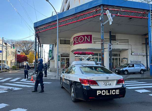 【秋田】イオン能代店にクマ「従業員がバリケード」出入り口封鎖し警察が警戒