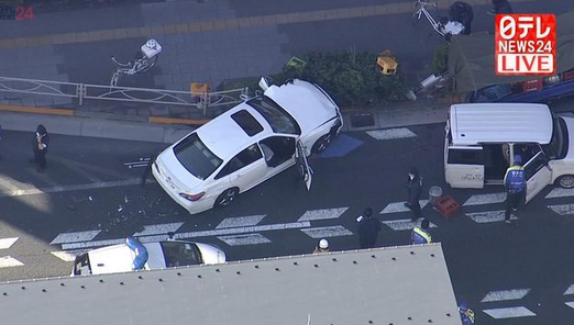 【東京・足立区】乗用車が歩行者はね…11人死傷　80代男性死亡、20代女性が重体