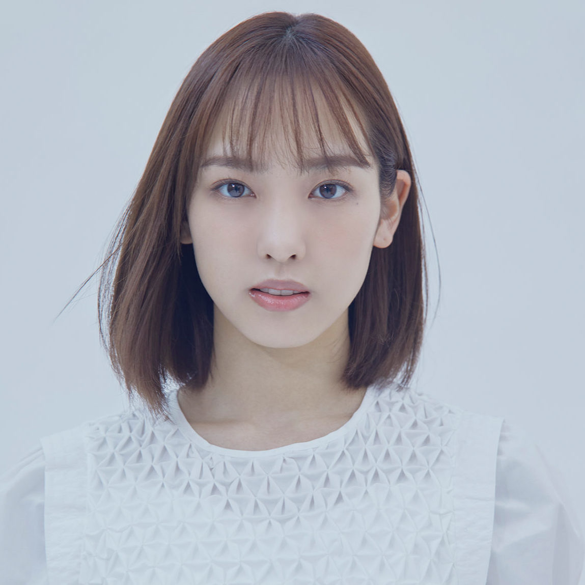 【話題沸騰】飯窪春菜おしり個展に、譜久村聖と牧野真莉愛が降臨