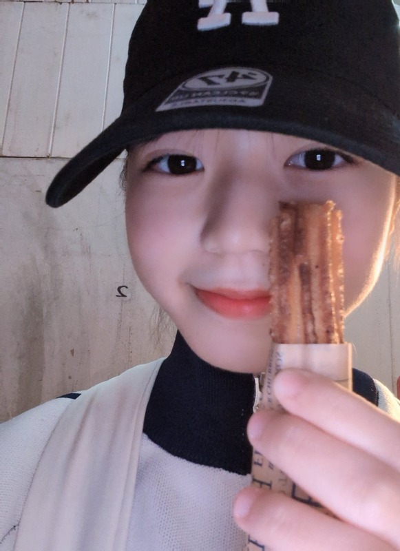 【靏川那智】博多駅のクリスマスマーケットで、チュロス食べました