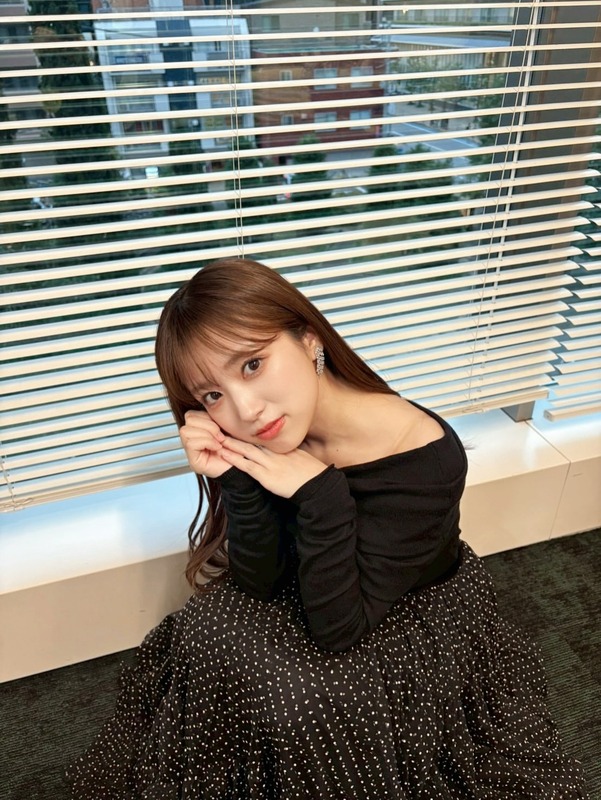 【矢吹奈子】オフショルから美肩チラリ「華奢で綺麗」「黒で大人っぽい」